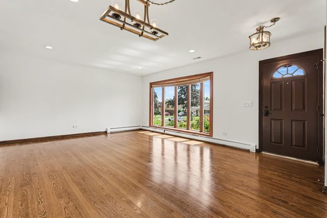 15W632 Virginia Lane, Elmhurst, IL 60126