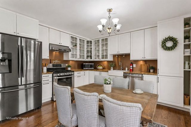 15W632 Virginia Lane, Elmhurst, IL 60126
