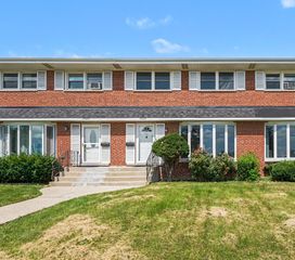 15W632 Virginia Lane, Elmhurst, IL 60126