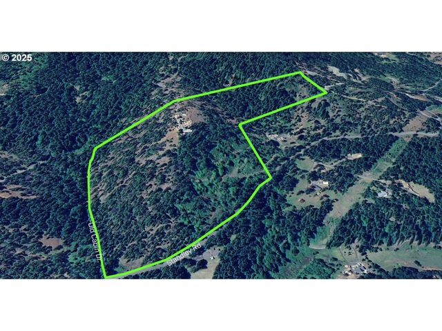 900 OLD CABIN Dr, Glide, OR 97443