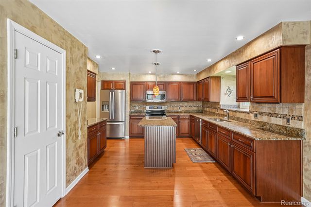 1781 S Shore Drive, Rochester Hills, MI 48307