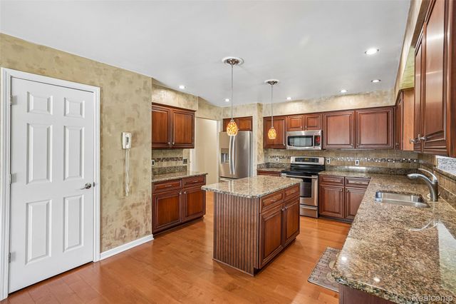 1781 S Shore Drive, Rochester Hills, MI 48307