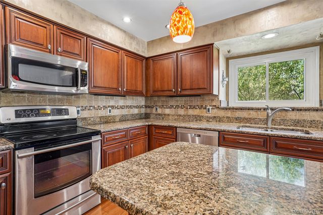 1781 S Shore Drive, Rochester Hills, MI 48307