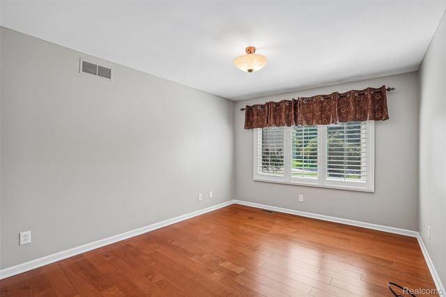 1781 S Shore Drive, Rochester Hills, MI 48307