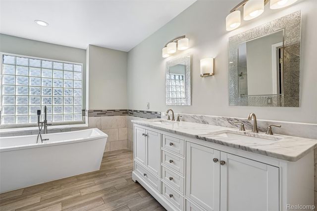 1781 S Shore Drive, Rochester Hills, MI 48307