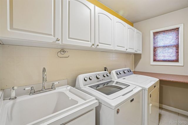 1781 S Shore Drive, Rochester Hills, MI 48307