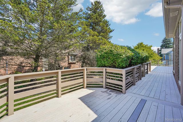 1781 S Shore Drive, Rochester Hills, MI 48307