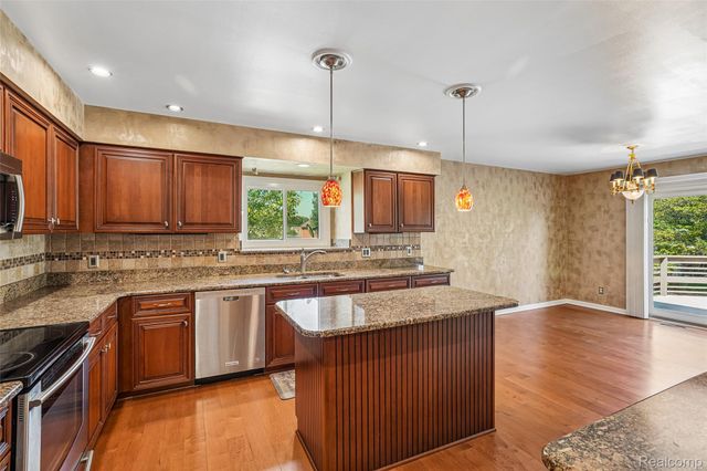 1781 S Shore Drive, Rochester Hills, MI 48307