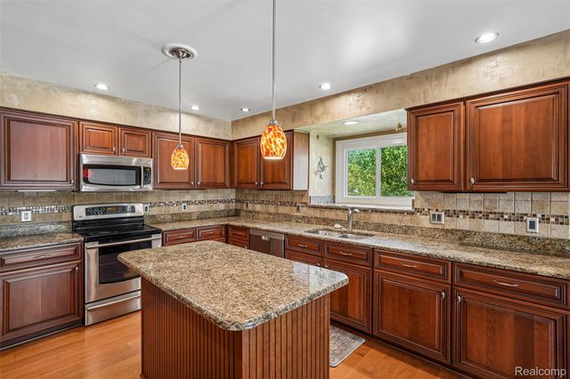 1781 S Shore Drive, Rochester Hills, MI 48307
