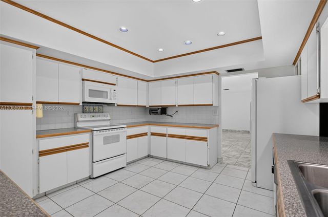 13680 SW 26th St, Davie, FL 33325