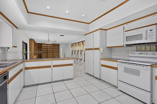 13680 SW 26th St, Davie, FL 33325