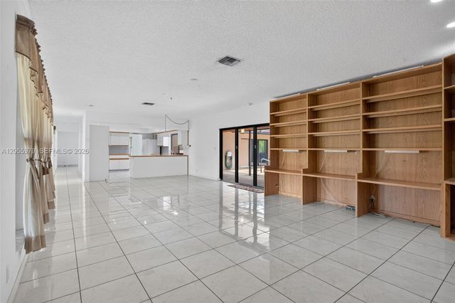 13680 SW 26th St, Davie, FL 33325