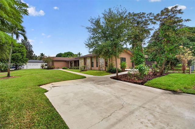 13680 SW 26th St, Davie, FL 33325