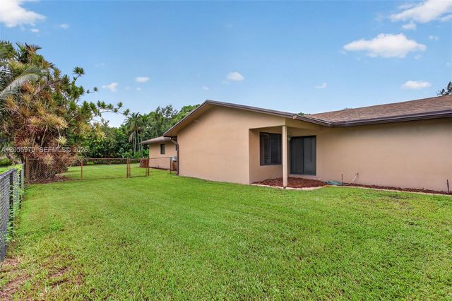 13680 SW 26th St, Davie, FL 33325