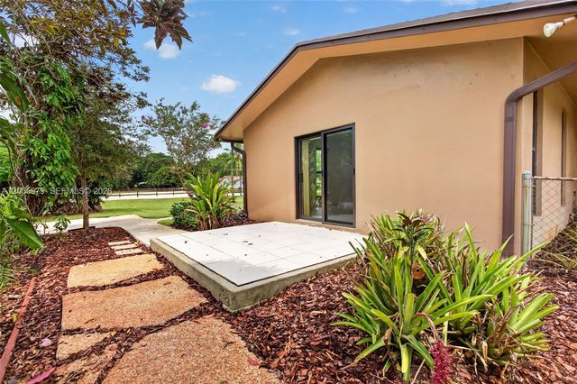 13680 SW 26th St, Davie, FL 33325