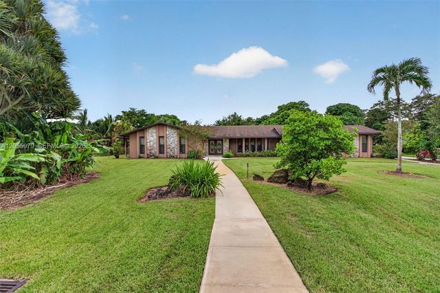 13680 SW 26th St, Davie, FL 33325