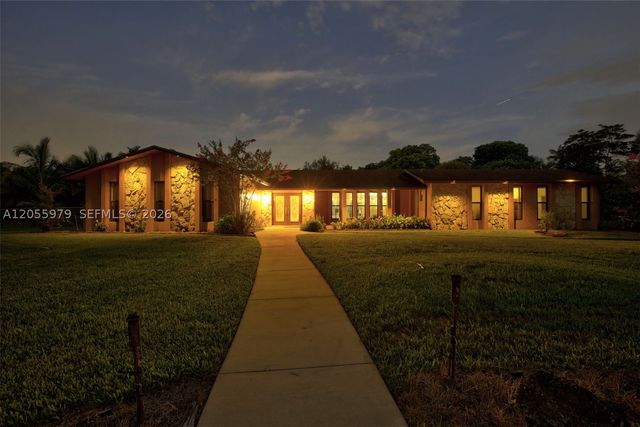 13680 SW 26th St, Davie, FL 33325