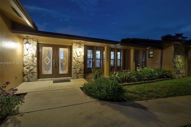 13680 SW 26th St, Davie, FL 33325