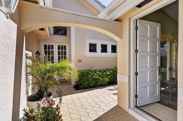 402 Eagleton Cove Way, Palm Beach Gardens, FL 33418