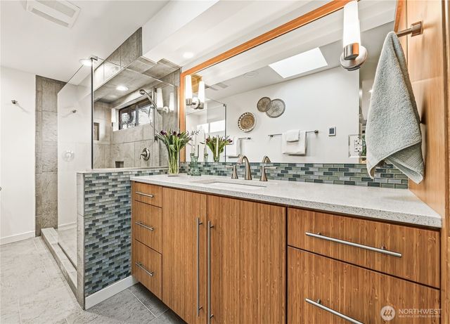 2234 108th Avenue SE, Bellevue, WA 98004