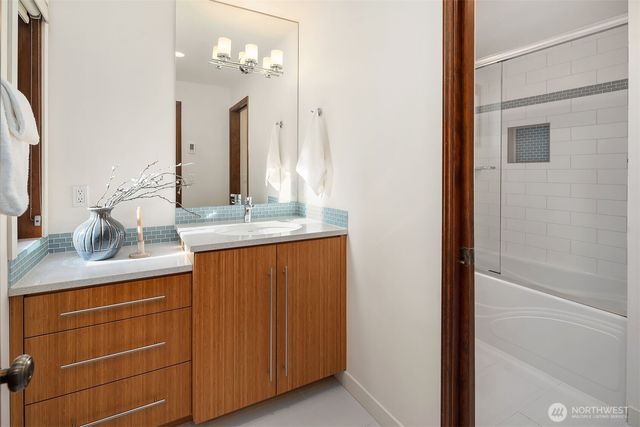 2234 108th Avenue SE, Bellevue, WA 98004