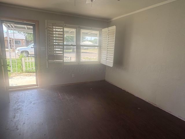 303 S Hazelwood, Spearman, TX 79081