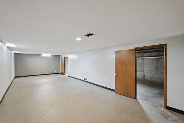 8105 E Clay St, Wichita, KS 67207