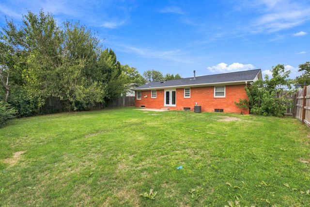 8105 E Clay St, Wichita, KS 67207