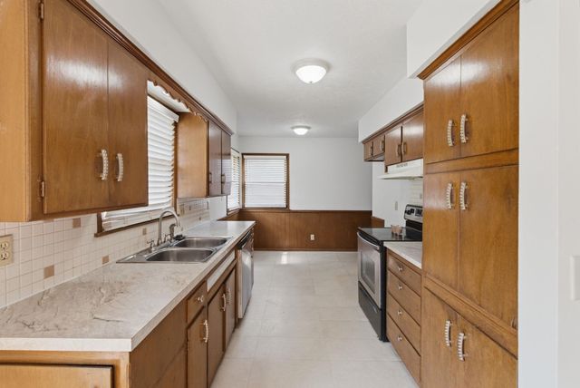 8105 E Clay St, Wichita, KS 67207