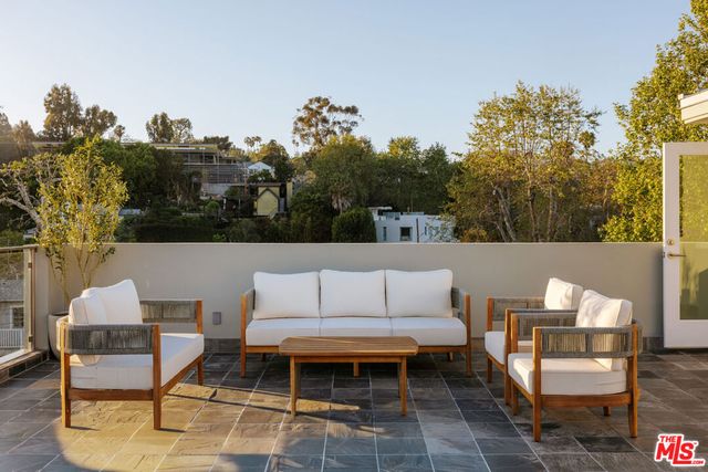 257 Entrada Drive, Santa Monica, CA 90402