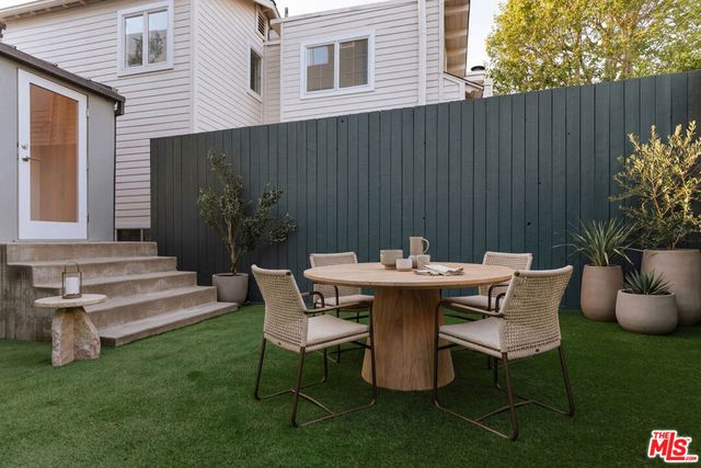 257 Entrada Drive, Santa Monica, CA 90402