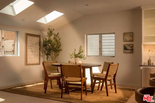 257 Entrada Drive, Santa Monica, CA 90402