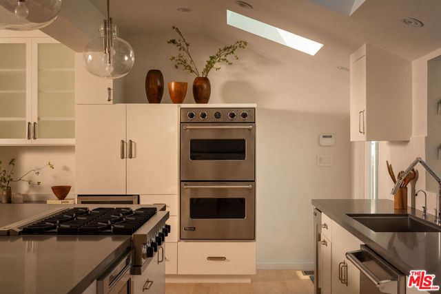 257 Entrada Drive, Santa Monica, CA 90402