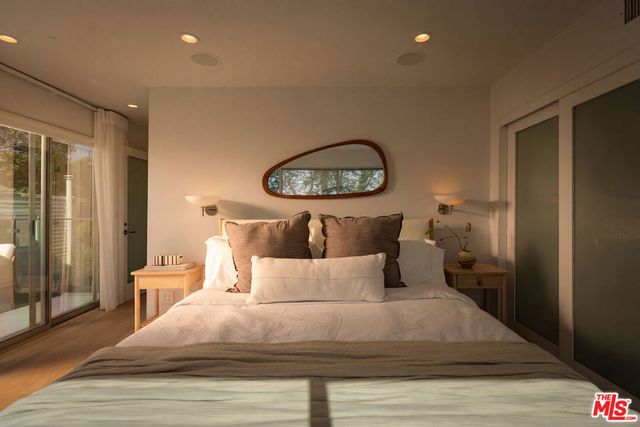 257 Entrada Drive, Santa Monica, CA 90402