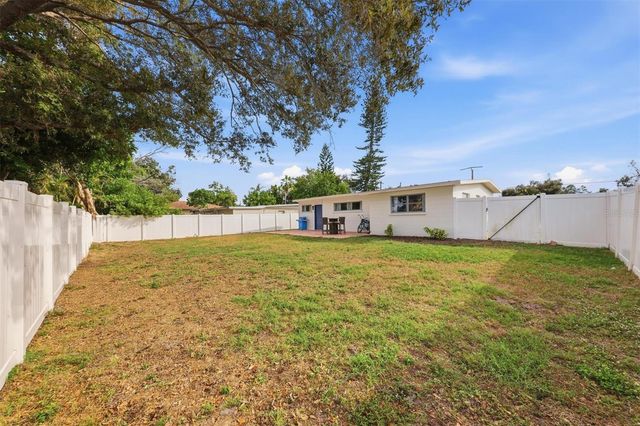 4643 BROOKSDALE DRIVE, Sarasota, FL 34232