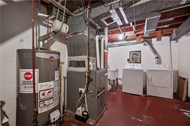 2520 Starkamp Street, Brookline, PA 15226