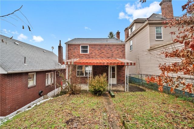 2520 Starkamp Street, Brookline, PA 15226