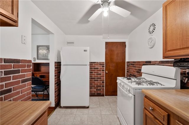 2520 Starkamp Street, Brookline, PA 15226