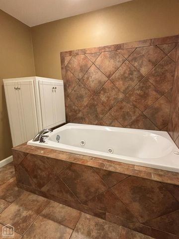 412 Cindy Dr., Paragould, AR 72450