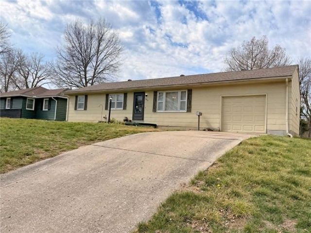 207 N 18th Street, Leavenworth, KS 66048