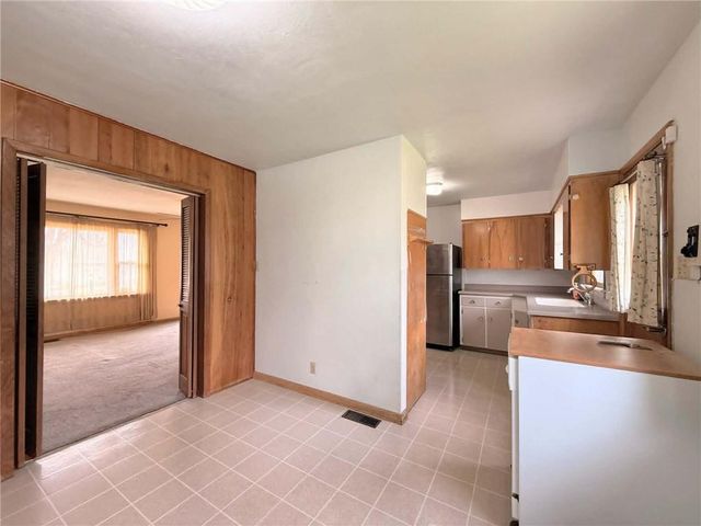 207 N 18th Street, Leavenworth, KS 66048