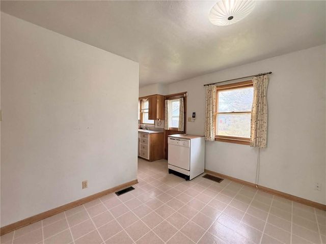 207 N 18th Street, Leavenworth, KS 66048