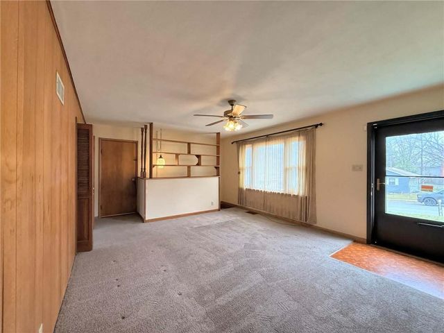 207 N 18th Street, Leavenworth, KS 66048