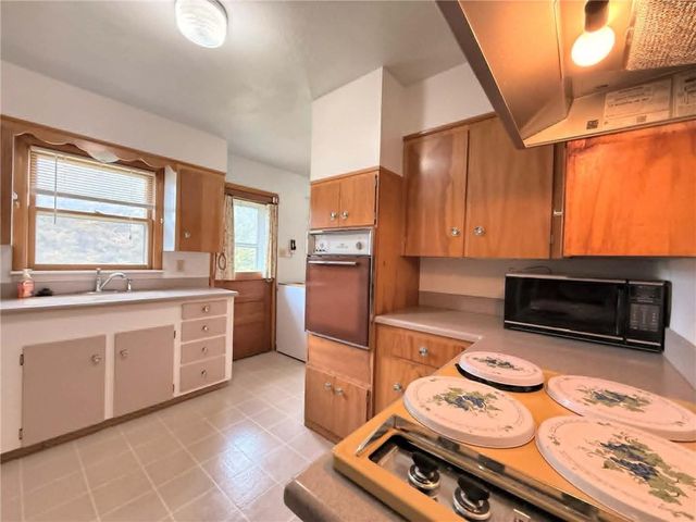 207 N 18th Street, Leavenworth, KS 66048