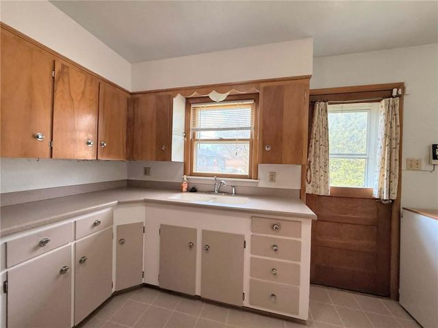 207 N 18th Street, Leavenworth, KS 66048