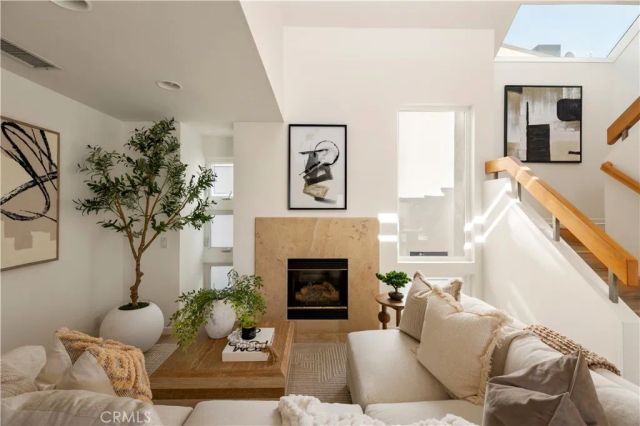 517 Larkspur 2, Corona Del Mar, CA 92625