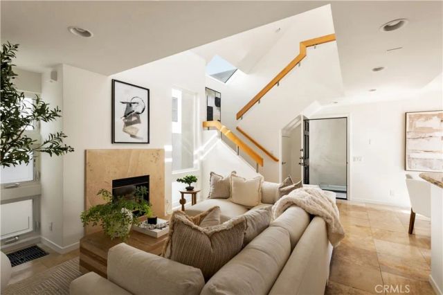 517 Larkspur 2, Corona Del Mar, CA 92625