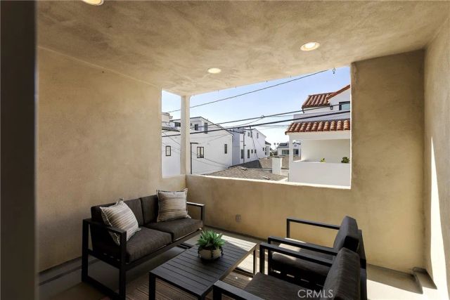 517 Larkspur 2, Corona Del Mar, CA 92625