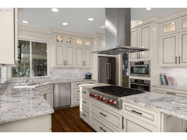 8730 Nw TERRACEVIEW Ct, Portland, OR 97229