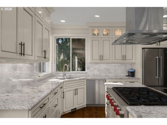 8730 Nw TERRACEVIEW Ct, Portland, OR 97229